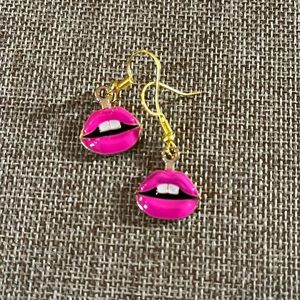 NWT 👄 Hot Pink 👄 Lip Earrings